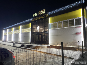 Новогоднее оформление гирляндами и световыми часами здания VIN КОД г.Лениногорск
