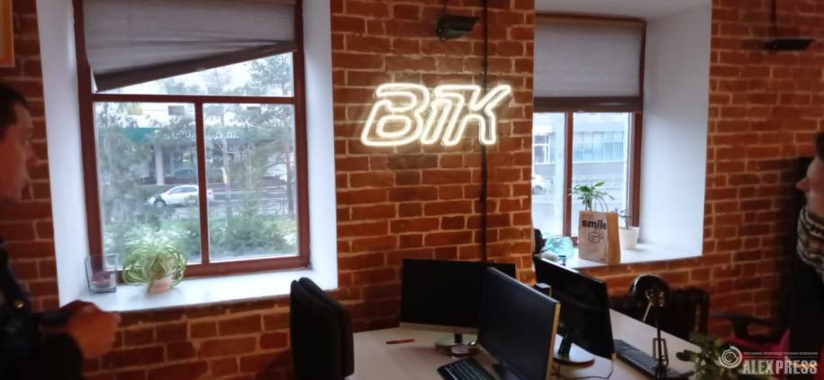 Неоновая вывеска BIK