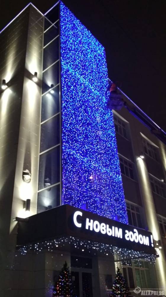 Новогоднее оформление Газпром светодиодным  дождем