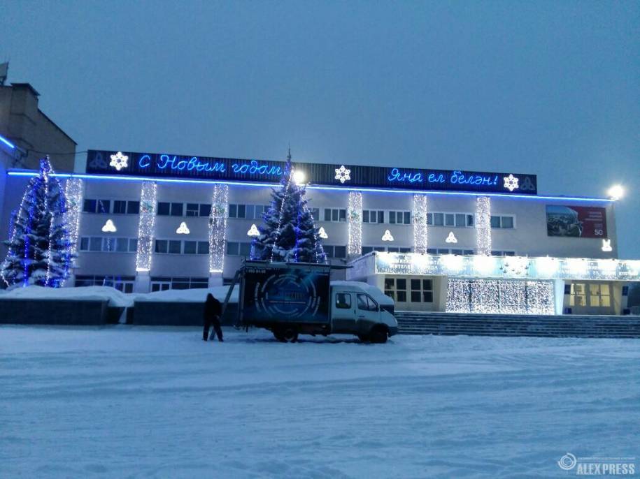 Новогодняя подсветка здания ДНТ