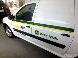 Оклейка авто для компании John Deere  